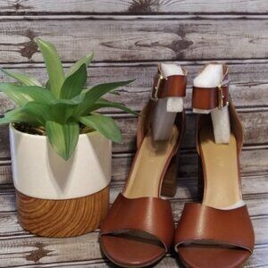 Madden Girl  Harperr Stacked Wooden Heeled Ankle Strap Sandals Cognac Size 11